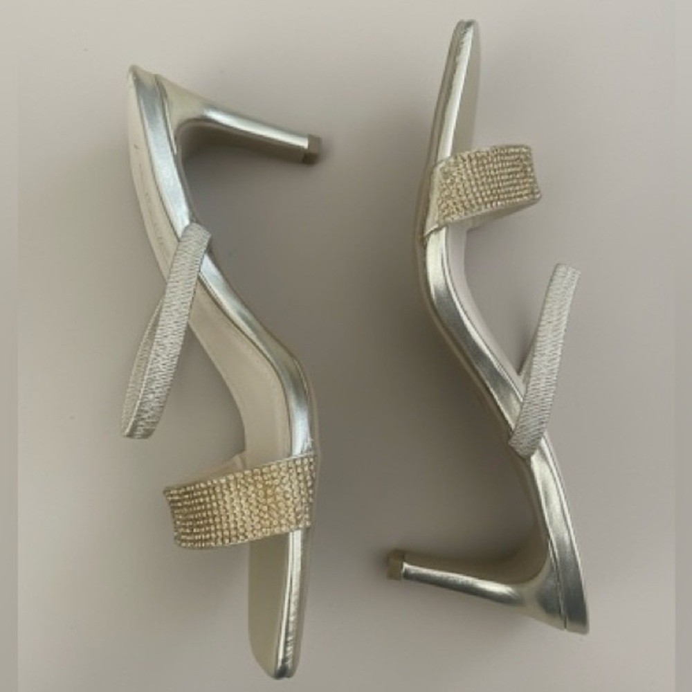 Chic Gold Rhinestone Heels – Size 6 - Picture 2 of 5